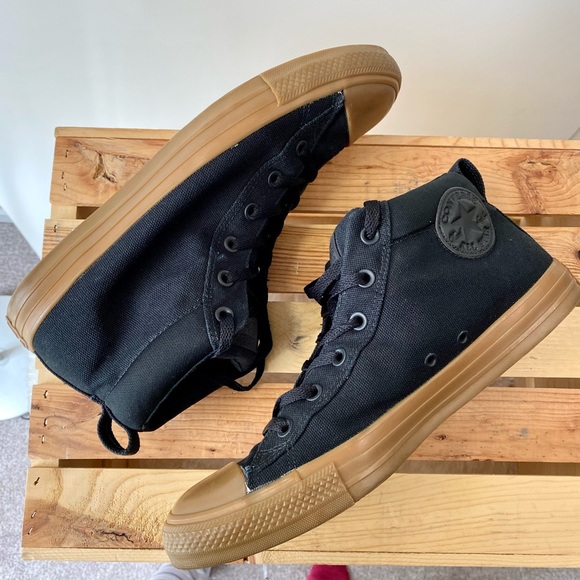 EUC Converse High-Tops Chuck Taylor All Stars Shoe